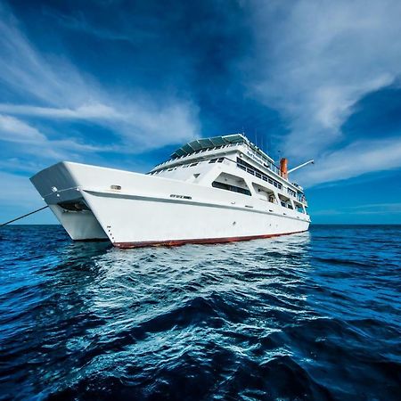 Reef Encounter Hotel Cairns Exterior photo