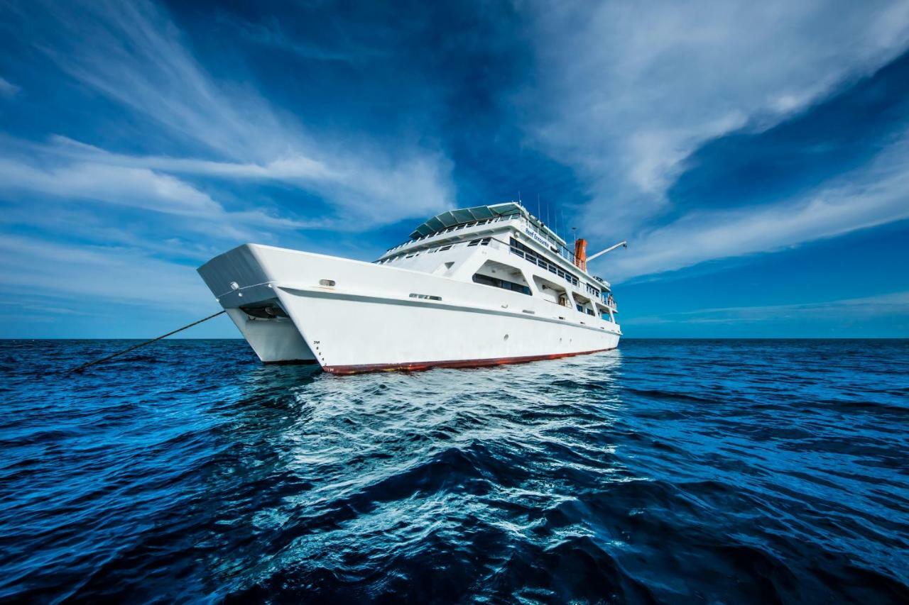 Reef Encounter Hotel Cairns Exterior photo